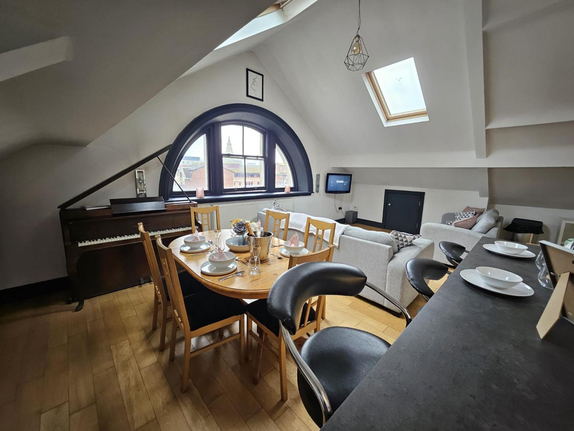 2 Bedroom City Centre Penthouse Loft Apartment Liverpool Exterior photo