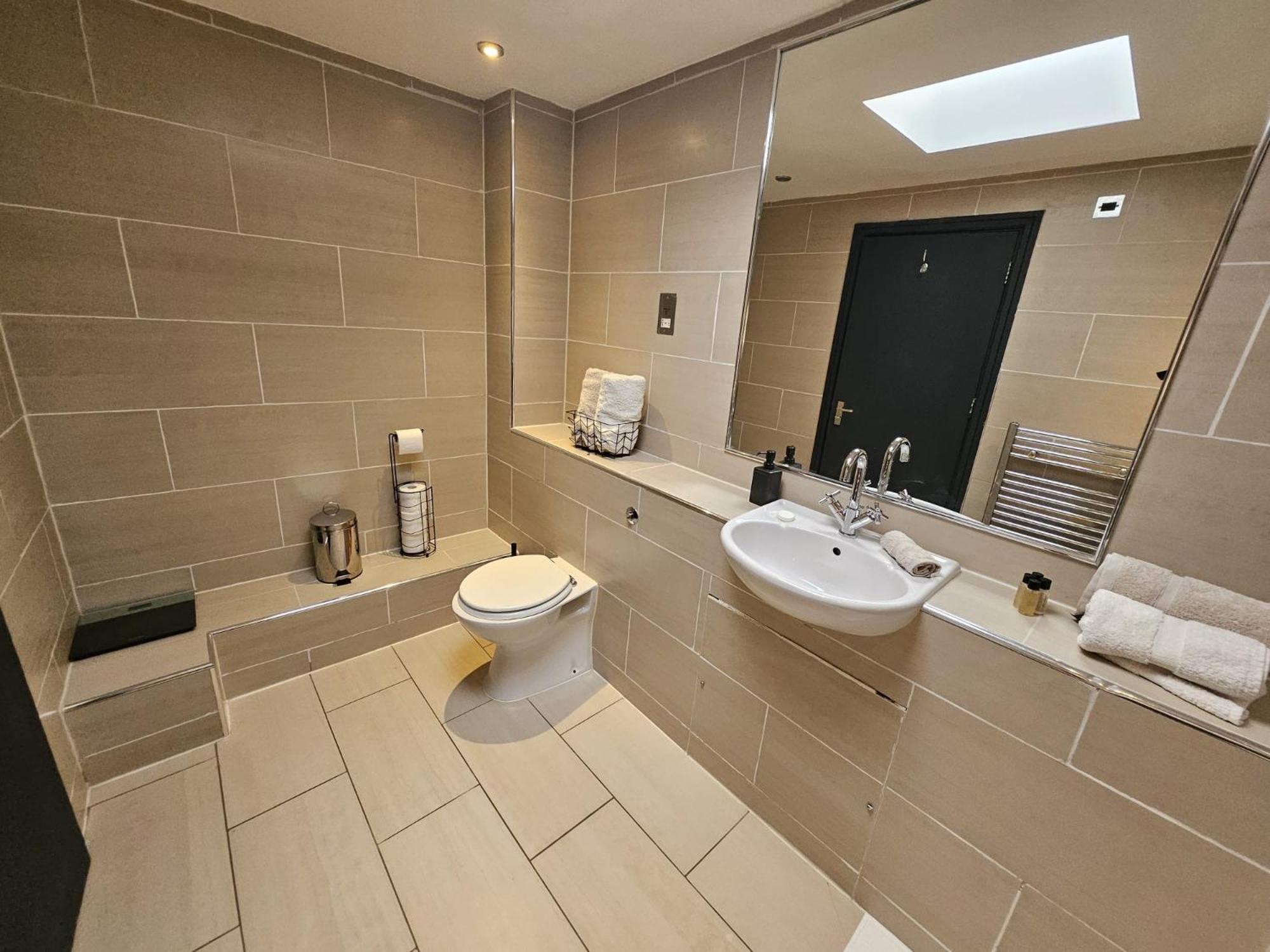 2 Bedroom City Centre Penthouse Loft Apartment Liverpool Exterior photo