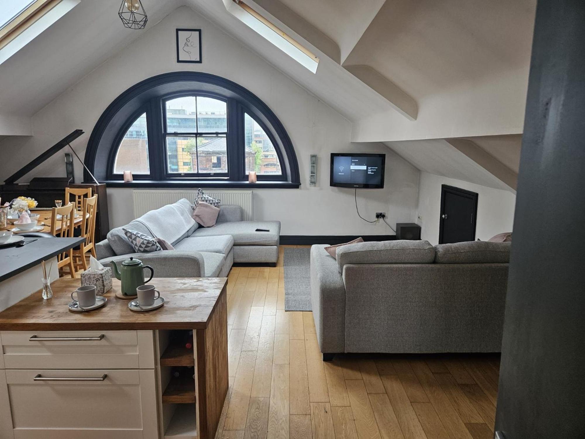 2 Bedroom City Centre Penthouse Loft Apartment Liverpool Exterior photo